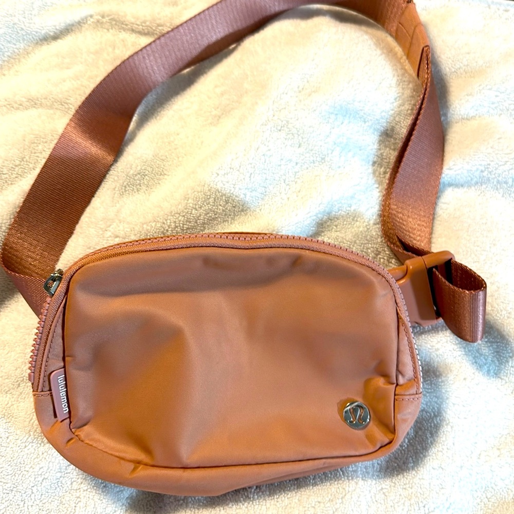 Lulu belt bag pink